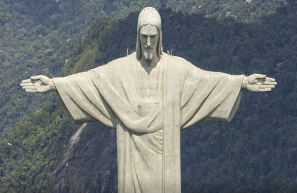 İsa Məsih heykəlini ötdü: Braziliyada 54 metrlik Məryəm Ana abidəsi