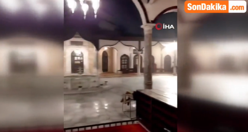 596 illik məscidin günbəzünə ildırım düşdü, elektrik sistemi sıradan çıxdı - VİDEO