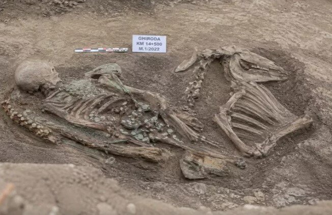 Yol tikintisi zamanı qızılla dolu məzar tapıldı - Qədim türklərə aiddir