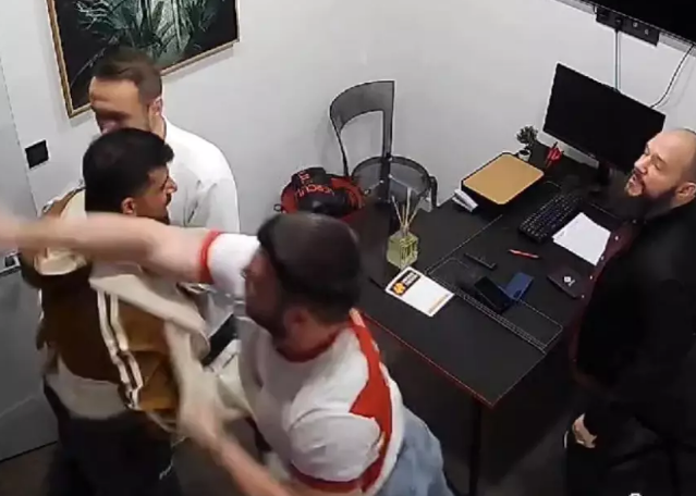 Milli İdmançıya silah çəkdilər