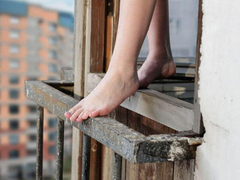 Ölkənin danışdığı sirli intiharlar - Xırdalanda nə baş verir?