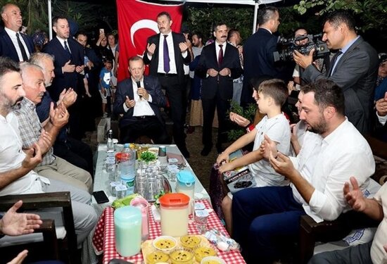 Uşaqlıqdan "Hoca" olan, küçədə alver edən, futboldan siyasətə gələn adam - ONU TANI