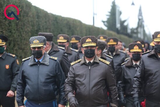 Müdafiə naziri şəhidləri yad etdi - FOTOLAR