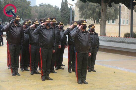 Müdafiə naziri şəhidləri yad etdi - FOTOLAR