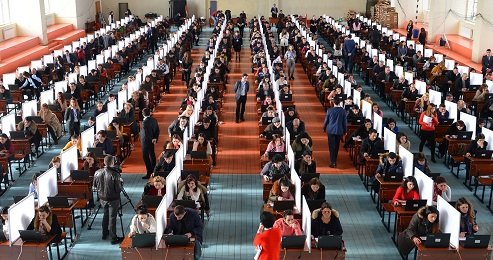 Notarius olmaq istəyənlər imtahan verdi