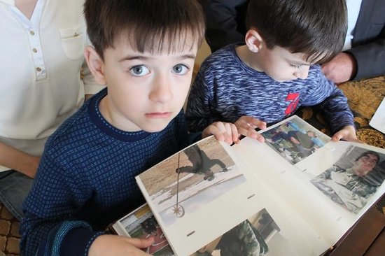 "Atam bizdən niyə küsüb gedib?" - Əkiz oğlanların şəhid atası - FOTO