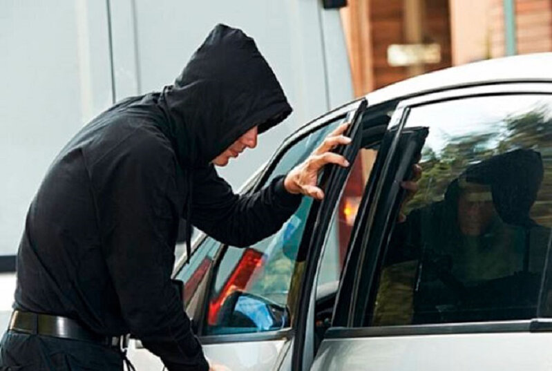 Azərbaycanda yeniyetmə qaçırdığı maşınla qəza törətdi