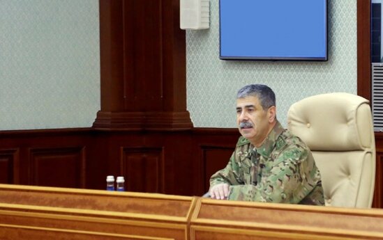 Müdafiə Nazirliyində xidməti müşavirə keçirildi