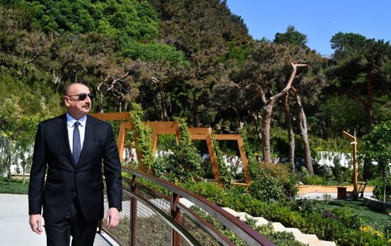 Prezident Bakıda yeni salınmış parkda - FOTOLAR