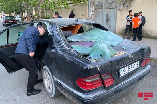 Güclü külək nəticəsində 3 nəfər xəsarət aldı - FOTOLAR