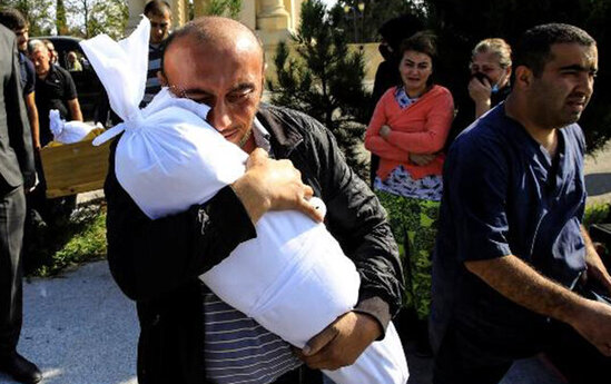 10 aylıq Narinin fotosu əsər oldu