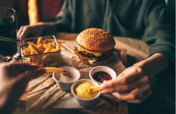 Qidanın keyfiyyətsizliyi kaloridən asılı olmayaraq bədənə ziyan verir - Yeni araşdırma