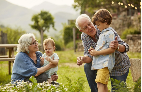 Nəvələrlə çox vaxt keçirən insanlar gec qocalırlar - Alimlərdən maraqlı tədqiqat