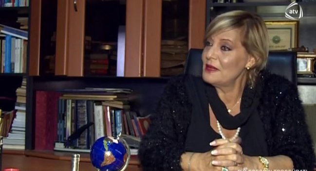 "Azərbaycanlılar kimi sevəcəyini yaxşı bilir" - Məşhur müğənninin arxiv görüntüləri - FOTOLAR