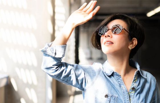 Günəşli havada gün eynəyi taxmamaq korluğa səbəb ola bilər? - Həkimdən məsləhət