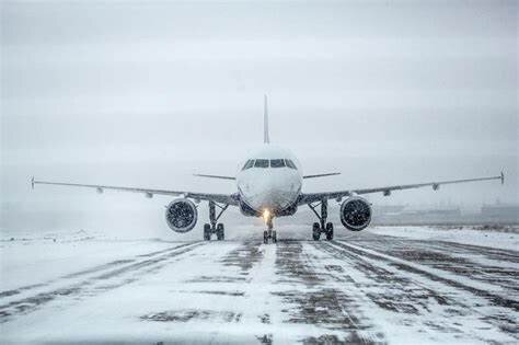 Çində yağan güclü qar səbəbindən minlərlə aviareys təxirə salınıb