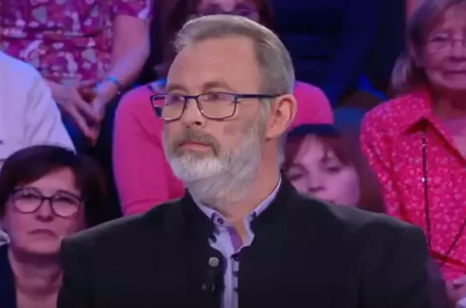 Polisin axtardığı serial qatil şou proqramına qatıldı