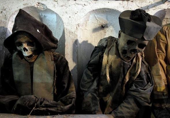 Siciliyada ölülər evi: Meyitlər paltar-palazlı... – FOTO