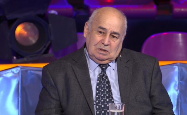 "Oqtay Rəcəbovun ailəsi karantinə alınıb"