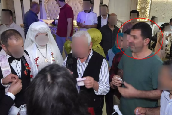 Dəvətsiz getdiyi toyda bəy və gəlinə həyatlarının şokunu yaşatdı - VİDEO