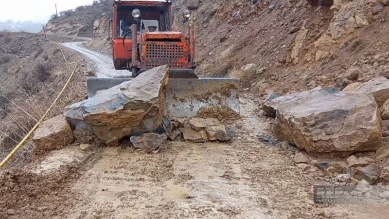 Ordubadda qaya uçqunu oldu (FOTO)