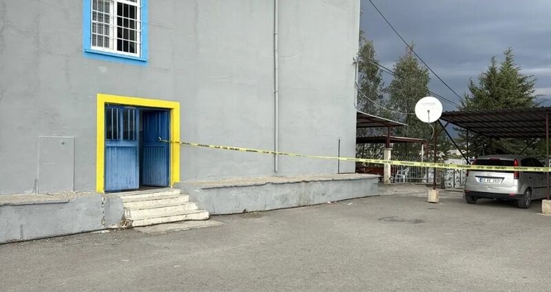 Orta məktəb şagirdi məktəb direktorunu tüfənglə vurdu