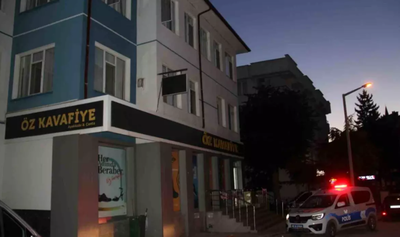 İki yaşlı uşaq otelin 3-cü mərtəbəsindən yıxılıb ağır yaralandı