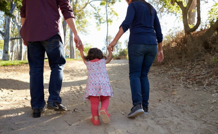 Subay şəxslər övladlığa uşaq götürə bilərmi ? - AÇIQLAMA