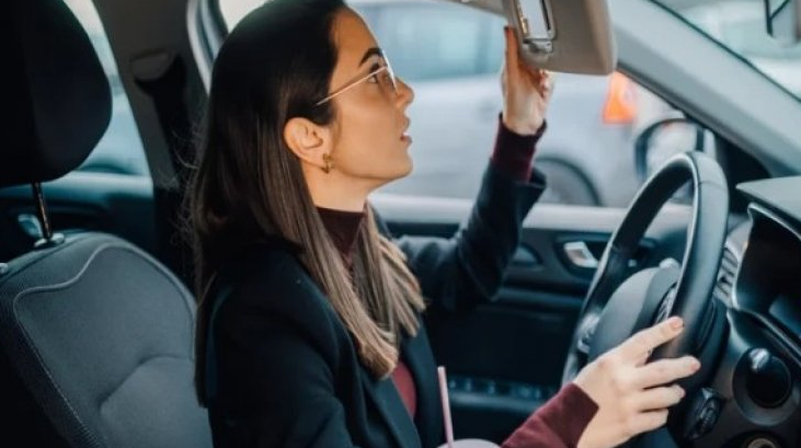 Sağ qalmaq üçün sükan arxasında necə oturmaq lazımdır: Həyatınızı xilas edə biləcək məsləhətlər