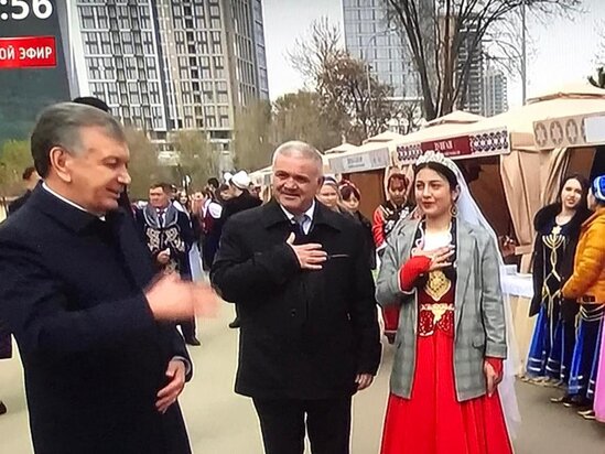 Özbəkistan Prezidenti Azərbaycan guşəsini ziyarət edib