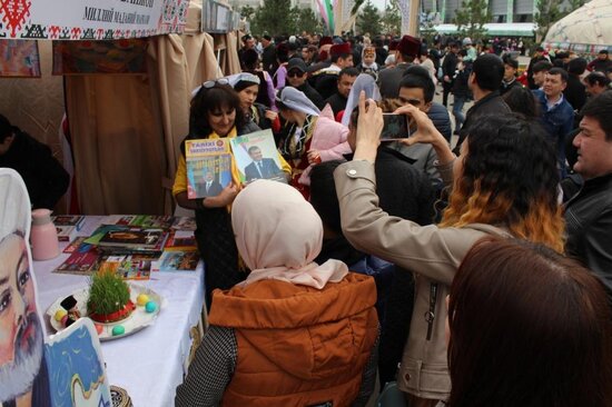 Özbəkistan Prezidenti Azərbaycan guşəsini ziyarət edib