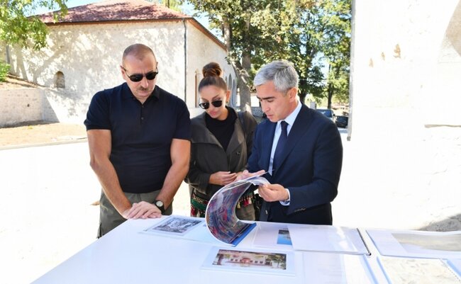 Prezidentlə xanımı Şuşada Mehmandarovların malikanə kompleksində - FOTOLAR