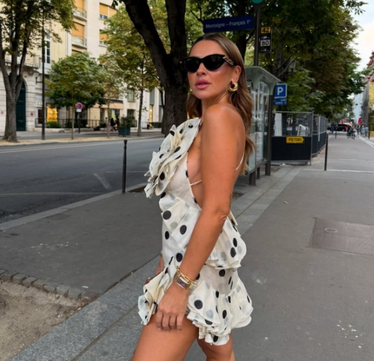 Hadise Paris küçələrini podyuma çevirdi - FOTOlar