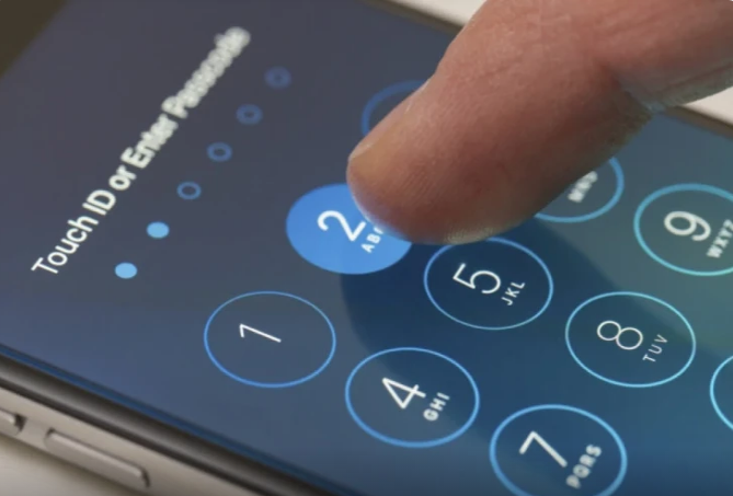 Mütəxəssislərdən xəbərdarlıq: Telefonunuzda bu parollardan istifadə etməyin