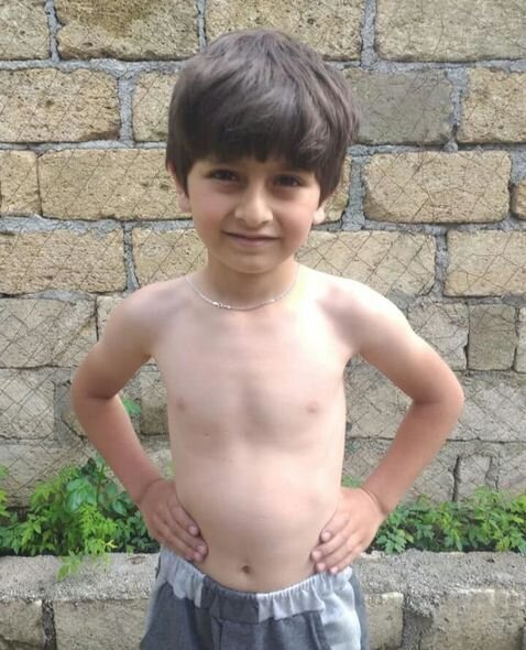 Altı yaşında dişləri ilə avtomobili çəkən pəhləvanın atası: "İspaniyadan təklif gəlmişdi" - FOTO