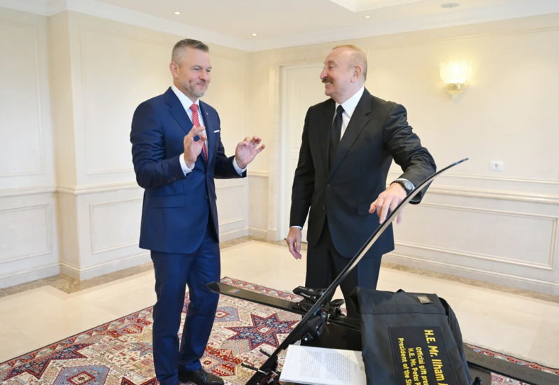 Peter Pelleqrini İlham Əliyevə xizək hədiyyə etdi - FOTO