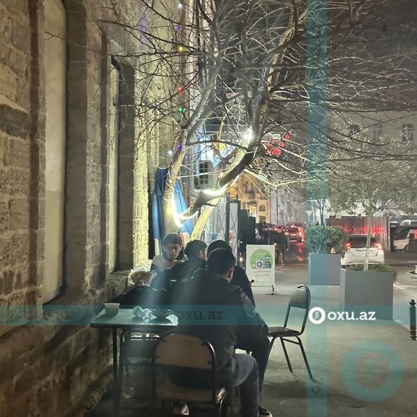 Bakıda kafe sahibi səkini zəbt etdi - FOTO/VİDEO