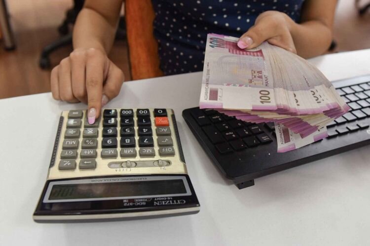 Bu şəxslərin vəzifə maaşlarına əlavələr edilib