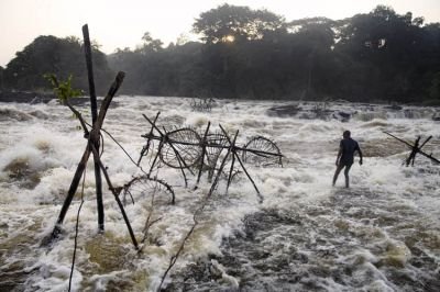 Çay məcrasından çıxdı - Evlər dağıldı, ölənlər var - VİDEO