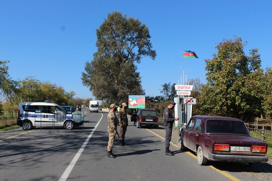Qax və Zaqatalanın giriş-çıxışlarında karantin postları qurulub - FOTO
