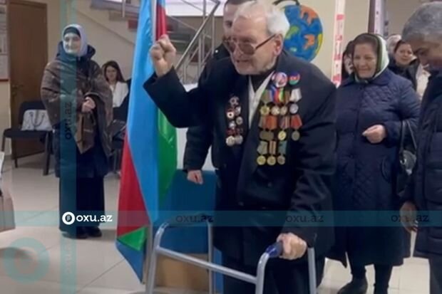 Bakıda 98 yaşlı pozitiv seçici seçki məntəqəsində maraqlı anlar yaşatdı - VİDEO
