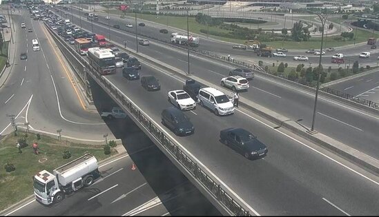 Bu küçədə qəza səbəbilə sıxlıqdır