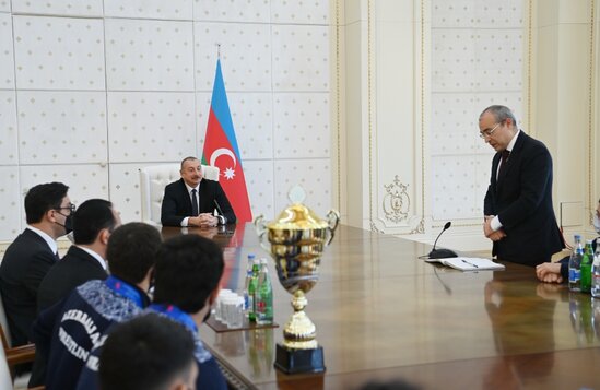 Prezident güləşçiləri qəbul etdi - FOTOLAR