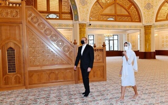 Prezidentlə xanımı "Fatimeyi Zəhra" məscidində - FOTOLAR