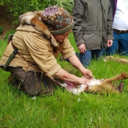 Yolda ölmüş heyvanların əti ilə qidalanan "mağara qadını" hər kəsi təəccübləndirdi - FOTO
