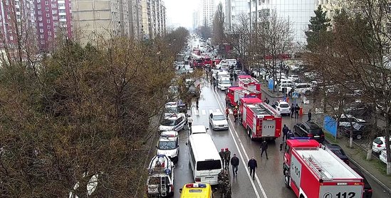 В связи с пожаром в многоэтажке ограничено автодвижение в Ясамальском районе Баку (ФОТО)