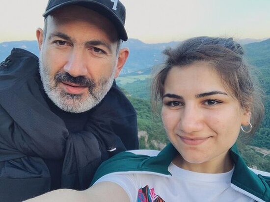 Paşinyanın qızının 1 379 dollarlıq ayaqqabısı ermənilər arasında hiddət yaradıb - FOTO