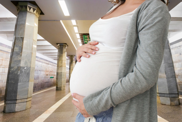 Bakı metrosunda doğulan körpə metronun "xüsusi sərnişini" olacaq