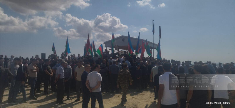 30 il əvvəl Füzulidə itkin düşən hərbçi Salyanda dəfn edilib - FOTO