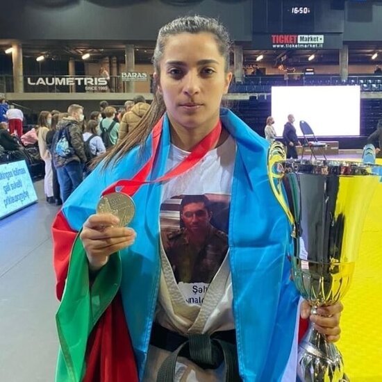 Qələbəsini şəhid qardaşına həsr etdi - FOTOLAR